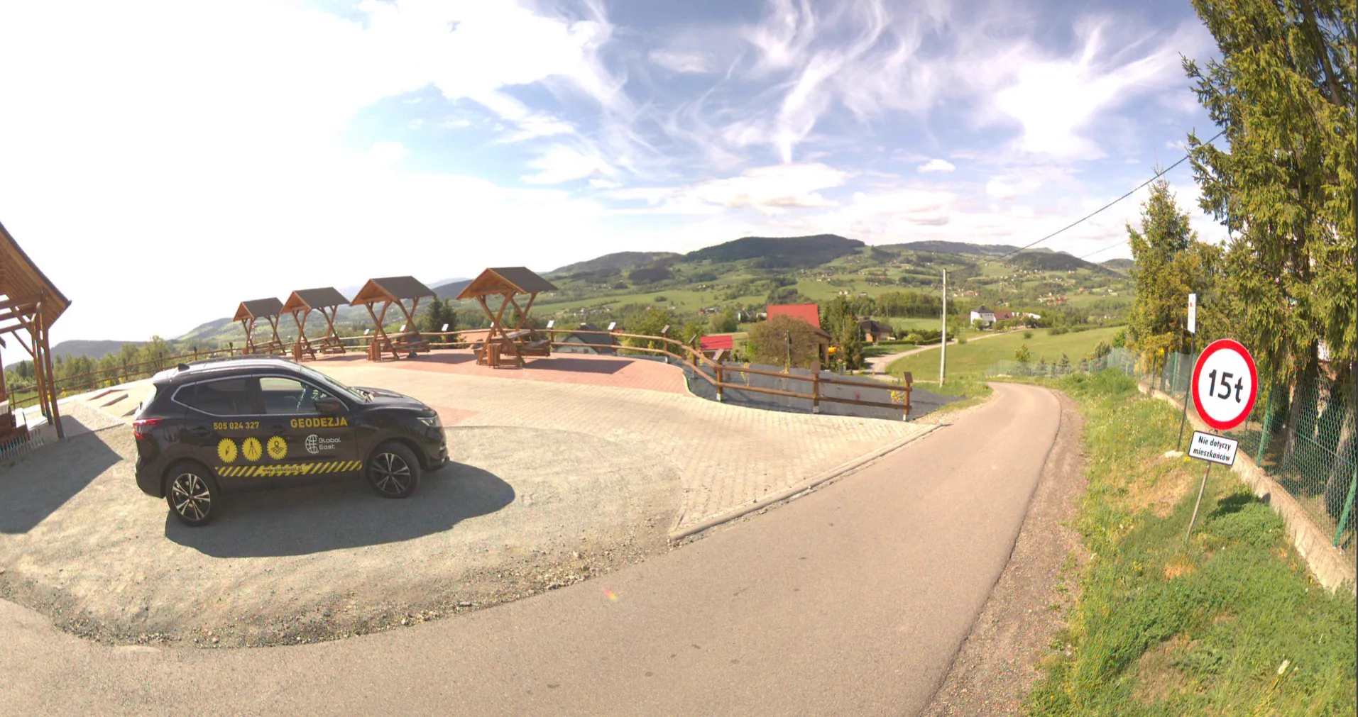 Panorama 360° z kamer BP-32 na drodze w terenie górskim